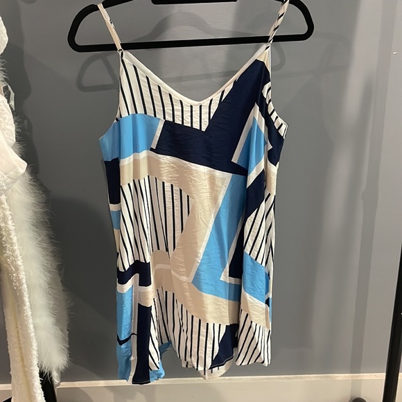 Cute casual sleeveless dress! - Picture 2 of 3